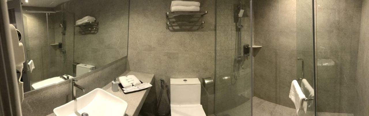 Frame Hotel Джордж Таун Екстериор снимка